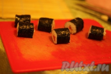 Затем каждую половинку на 3 ролла.