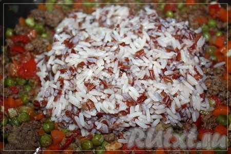 Добавить рис, перемешать.