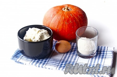 Подготовить продукты для приготовления творожно-тыквенных сырников на сковороде.
