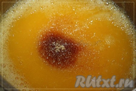 Добавить сахар по вкусу (у меня сахар Демерара, можно обычный или сахарозаменитель).