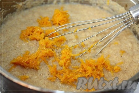 Добавить цедру и хорошо перемешать.