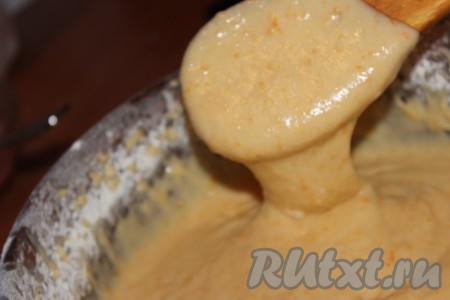 Тесто по консистенции получится, как густая сметана.
