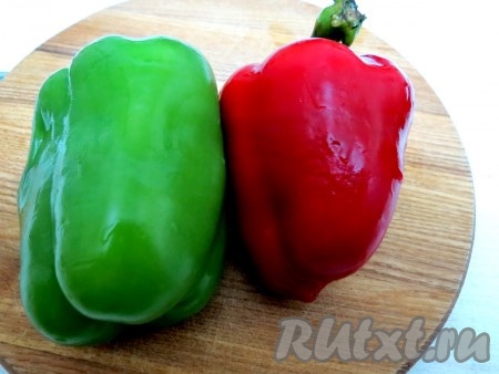 У нас 2 болгарских перца, желательно выбирать мясистые.