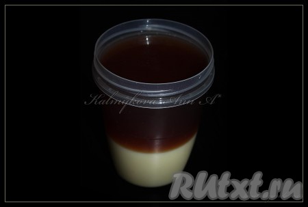 Смешать все ингредиенты блендером или миксером до однородного состояния.