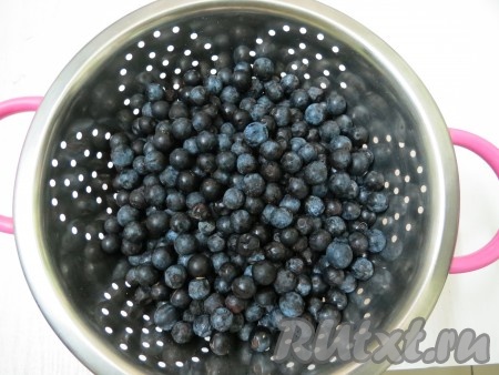 Тёрн тщательно промываем под проточной водой.