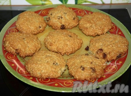 Печенье из овсяных хлопьев с изюмом