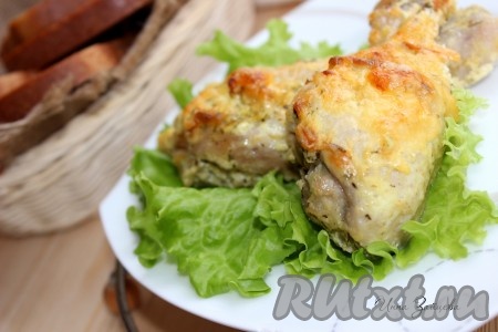 Курица в сметане с чесноком в духовке