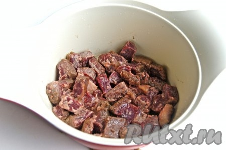 Обжарила в латке с разогретым растительным маслом на сильном огне до румяности, периодически помешивая.
