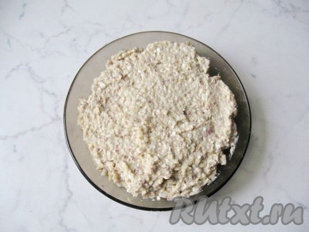 Тщательно перемешать получившийся форшмак вилкой (до однородности). По желанию можно добавить немного подсолнечного масла и уксус (я не добавляла).