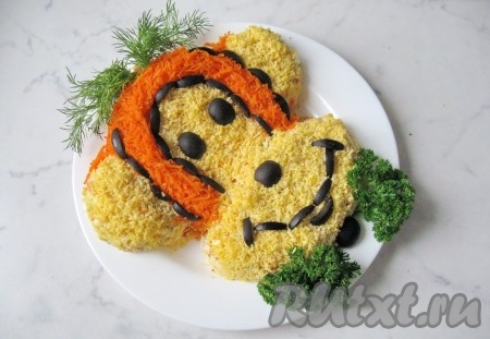 Из укропа сделать хохолок на голове, а из кучерявой или обычной петрушки - бантик.
