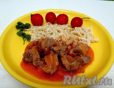 Свинина, тушёная в томатном соке