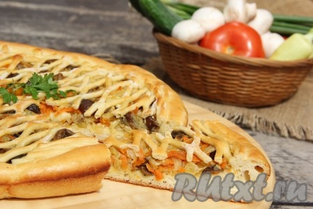 Пирог с капустой и грибами из дрожжевого теста