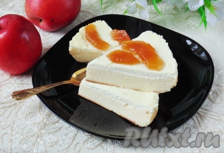 Охладить и разрезать на порции. Невероятно вкусную запеканку из творога и сметаны, состоящую из двух нежнейших слоёв, можно подать на десерт.
