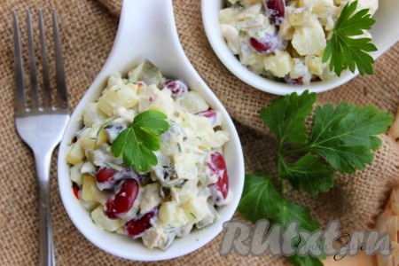 Салат с красной фасолью и куриной грудкой