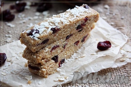 Батончики из овсянки получаются очень вкусными и полезными.