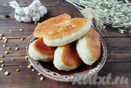Жареные пирожки с горохом