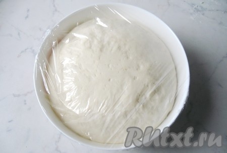 Через 40-50 минут тесто увеличится в объеме. 
