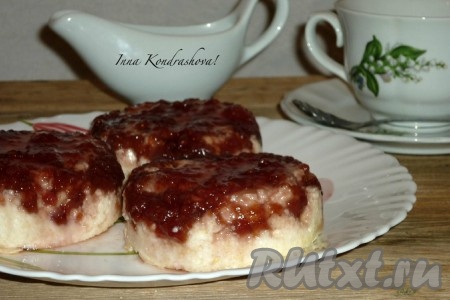 Творожная запеканка с малиновым вареньем