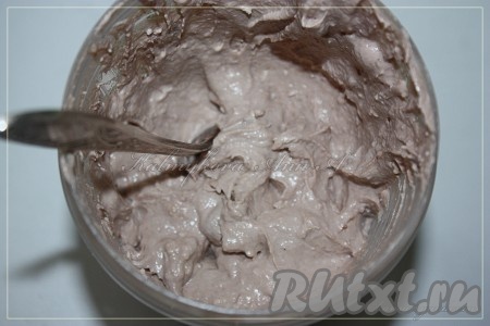 Поставить в морозилку на час, затем ещё раз взбить блендером и немного подморозить.