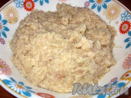 Полученный фарш тщательно перемешать.
