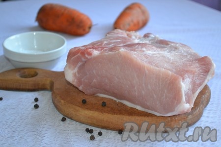 Подготовить продукты для приготовления кручеников из свинины.