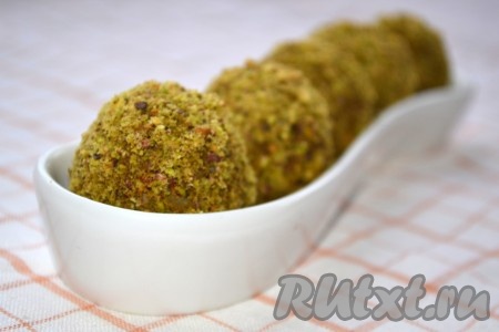 Аппетитная, вкусная закуска из куриной печени готова. Можно подавать на стол.
