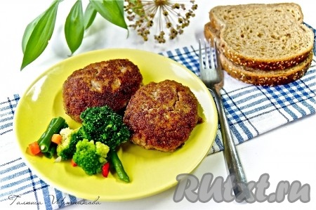 Вкусные, сочные котлеты из куриных сердечек готовы.