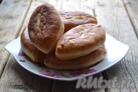 Жареные пирожки с грибами и картошкой