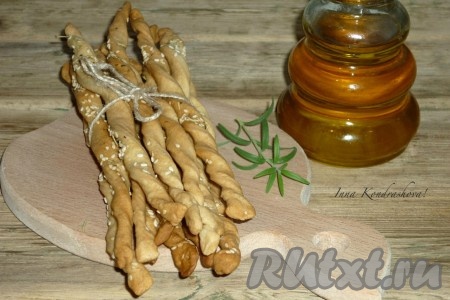 Хлебные палочки с кунжутом