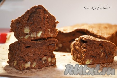 Этот шоколадно-ореховый пирог станет приятным дополнением и к кофе, и к чаю.