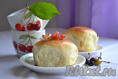 Булочки на молоке с сухими дрожжами получаются очень пышными, воздушными и нежными. Настоящая домашняя дрожжевая выпечка, попробуйте!