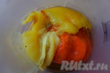 У запеченных овощей удалить кожуру, семена.