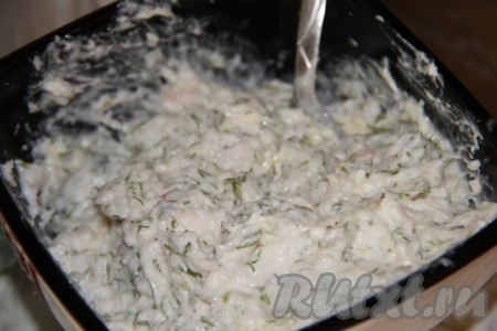 Полученную массу перчим, если нужно, досаливаем, добавляем любимые специи и отправляем в холодильник до полного застывания.&nbsp;
