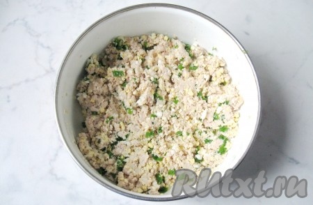 Начинку для блинов посолить и поперчить по вкусу, перемешать все ингредиенты начинки.
