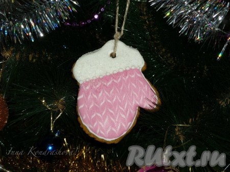 Повесила печенье на ёлку.&nbsp;
