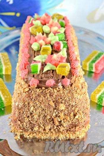 Торт поместить в холодильник на ночь. Торт "Сказка", приготовленный по этому классическому рецепту в домашних условиях, получается и красивым, и невероятно вкусным.