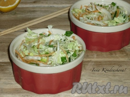 Салат из пекинской капусты с дайконом получается вкусным, хрустящим и станет отличным дополнением ко многим блюдам.
