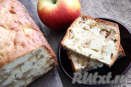 Результат выпечки шарлотки в хлебопечке такой: быстро, вкусно и красиво!
