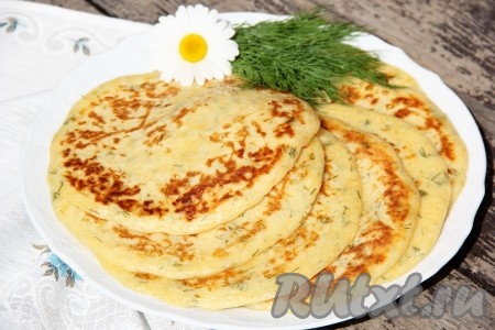 Лепёшки на кефире с сыром и зеленью на сковороде