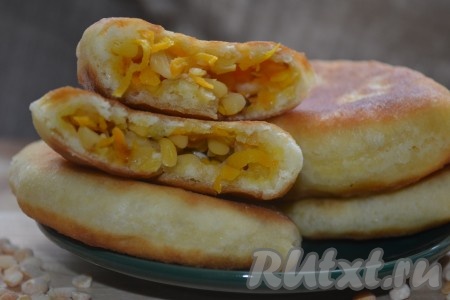 Уверена, жареные пирожки из дрожжевого теста, замешанного на кефире, понравятся всей семье!