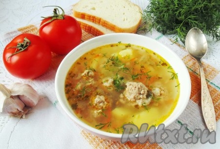 Аппетитный, очень вкусный рассольник с фрикадельками готов. Вкусный и простой суп. Подаем на первое в обед.
