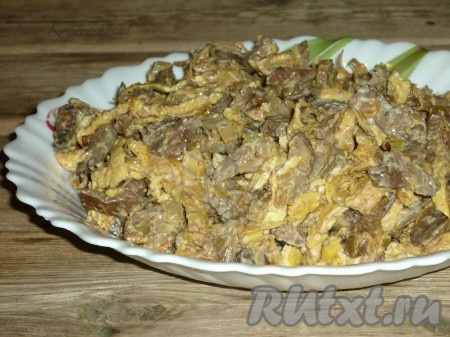 Салат с печенью и яичными блинчиками