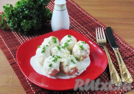 Нежные, вкусные тефтели в пикантном белом соусе готовы. Приятного аппетита!
