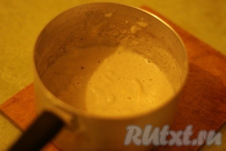 Добавить яйцо и измельчить блендером.