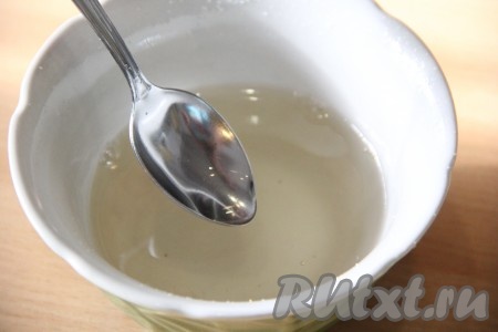 Тщательно перемешать сахар с водой до полного растворения сахара.