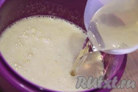 Далее добавить растительное масло и, по желанию, влить коньяк (или бренди).&nbsp;
