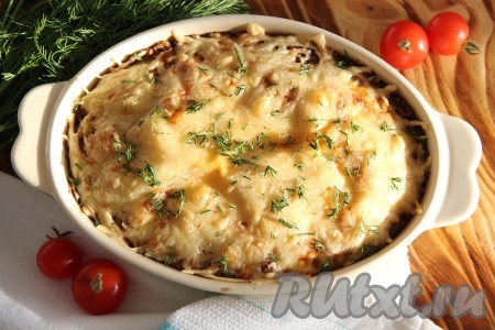 Готовую запеканку из гречки вынуть из духовки и подать в горячем виде. Поверьте, получилось очень вкусно и сочно.