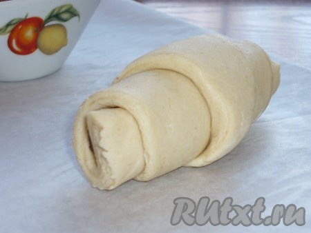 и завернуть в рулетик, начиная с широкого края.&nbsp;
