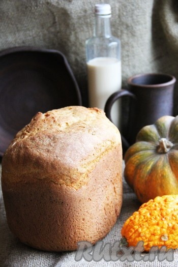  Готовый хлеб слегка остудить в ведёрке, а затем достать и полностью остудить на решётке.