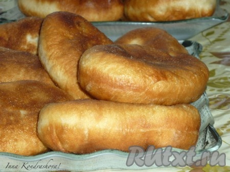 Пирожки выложить на бумажное полотенце, чтобы убрать лишнее масло. Аппетитные, сытные и очень вкусные пирожки, замешанные на картофельном отваре, готовы.&nbsp;
